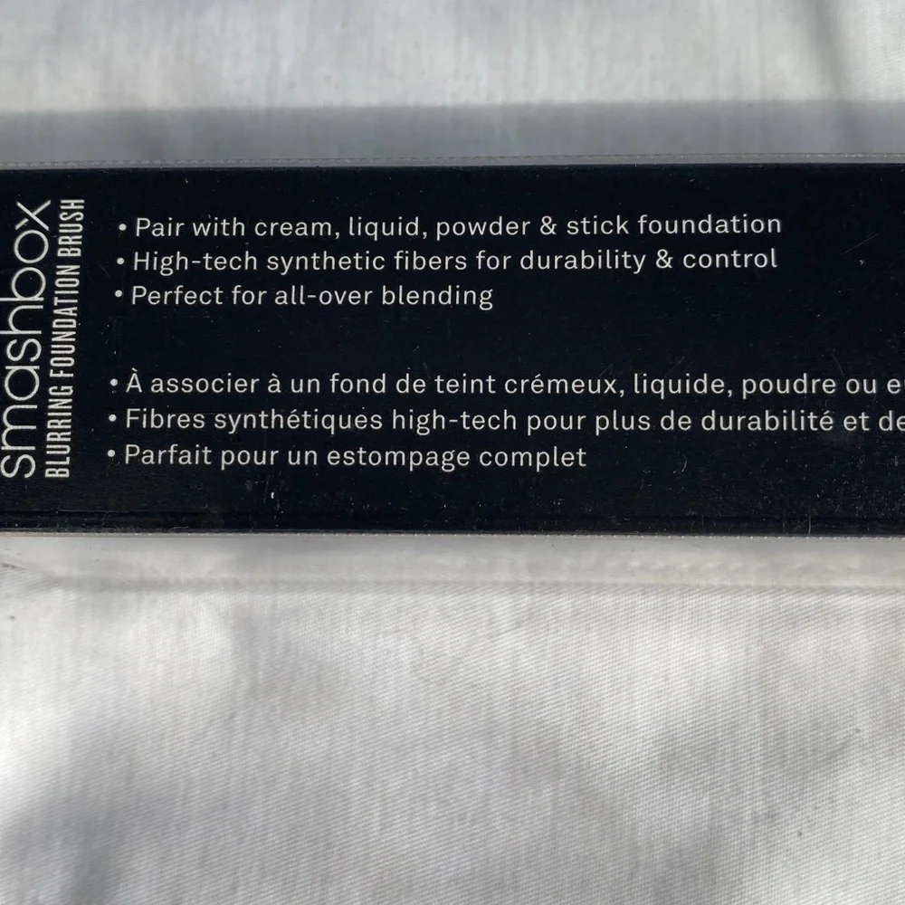 NEW Smashbox Camera Ready Blurring Foundation Brush - Picture 4 of 5